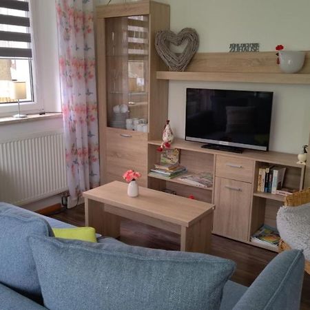 Helenes Ferienwohnung Auf Dem Bauernhof - Lausitzer Seenland Lauta Exterior foto